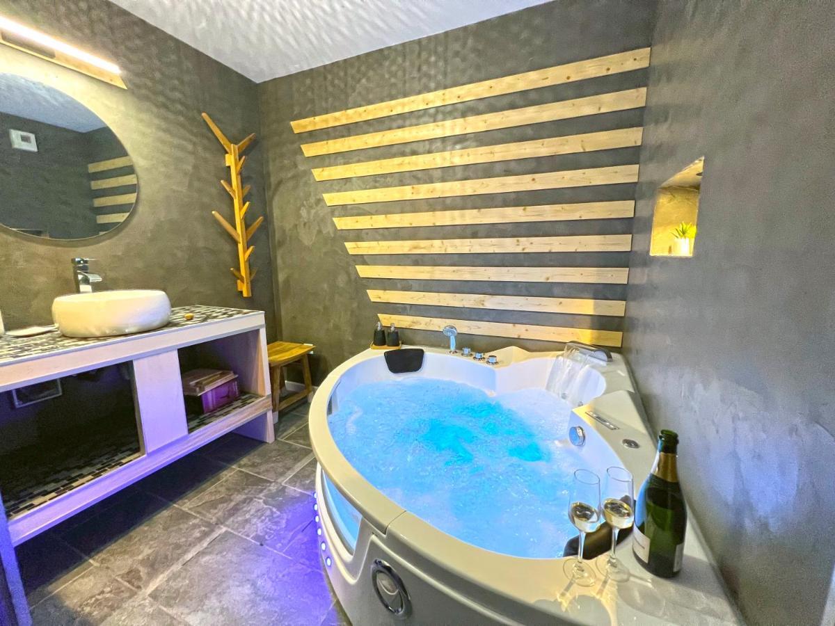 Gite Cosy Avec Jacuzzi Classe 3 Etoiles Poncin Exteriör bild