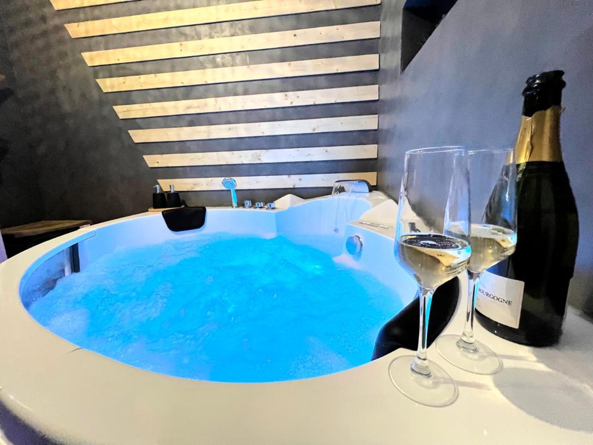 Gite Cosy Avec Jacuzzi Classe 3 Etoiles Poncin Exteriör bild